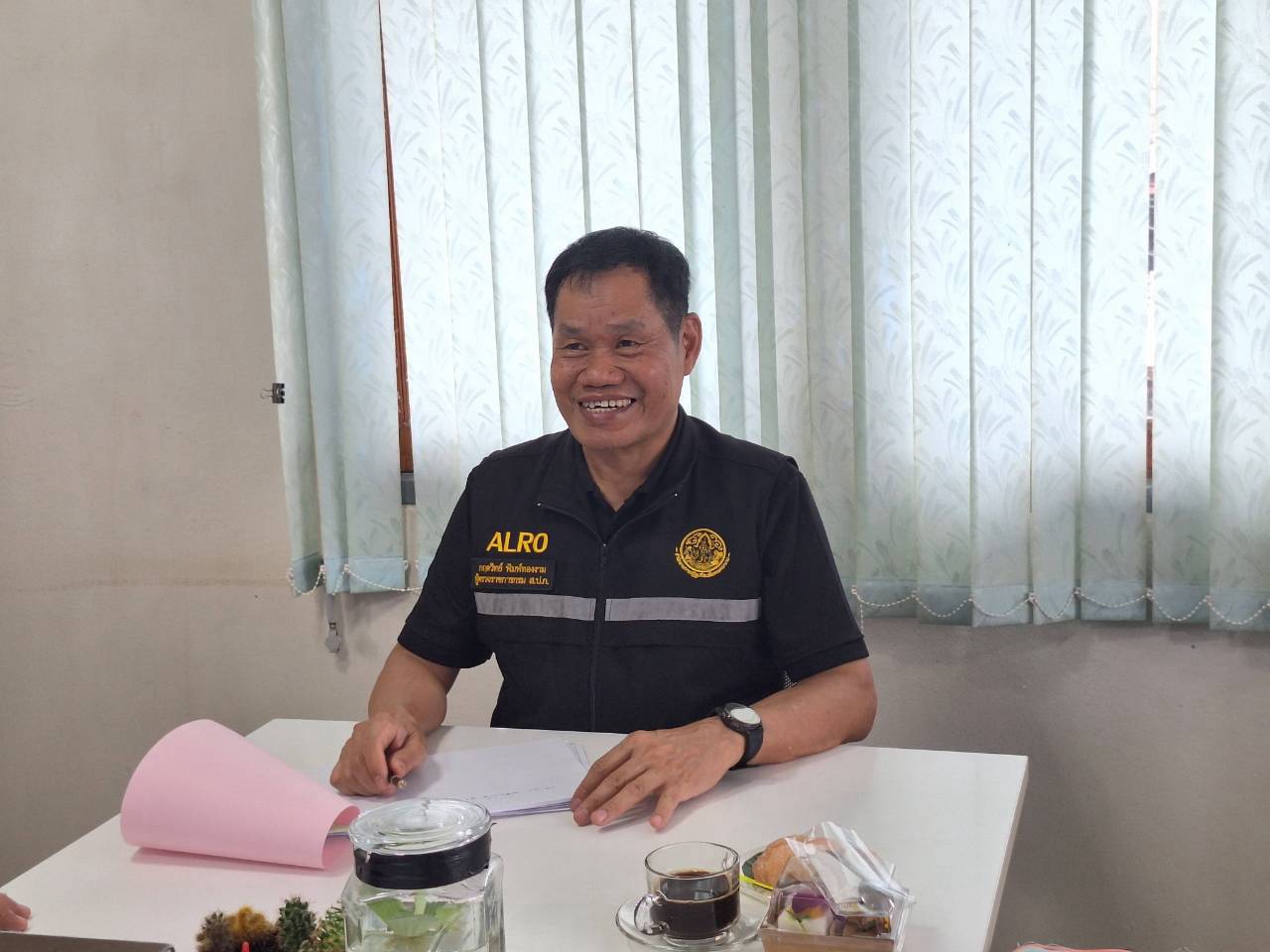 title - ผู้ตรวจราชการ ส.ป.ก. ลงพื้นที่จังหวัดสกลนคร ประชุมติดตามความก้าวหน้าผลการดำเนินงาน พร้อมตรวจเยี่ยมให้กำลังใจเกษตรกรในเขตปฏิรูปที่ดิน 